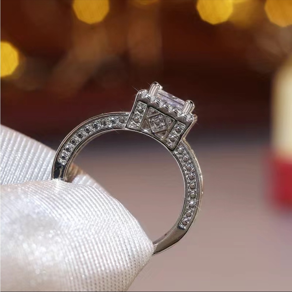 New 925 Silver Halo Ring with Square Cut Zircon Ring - Picture 6 of 7